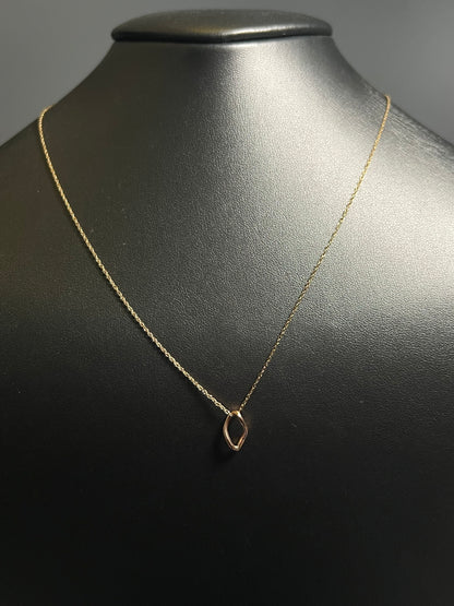 Gold Minimalism Necklace w/ Twisted Link
