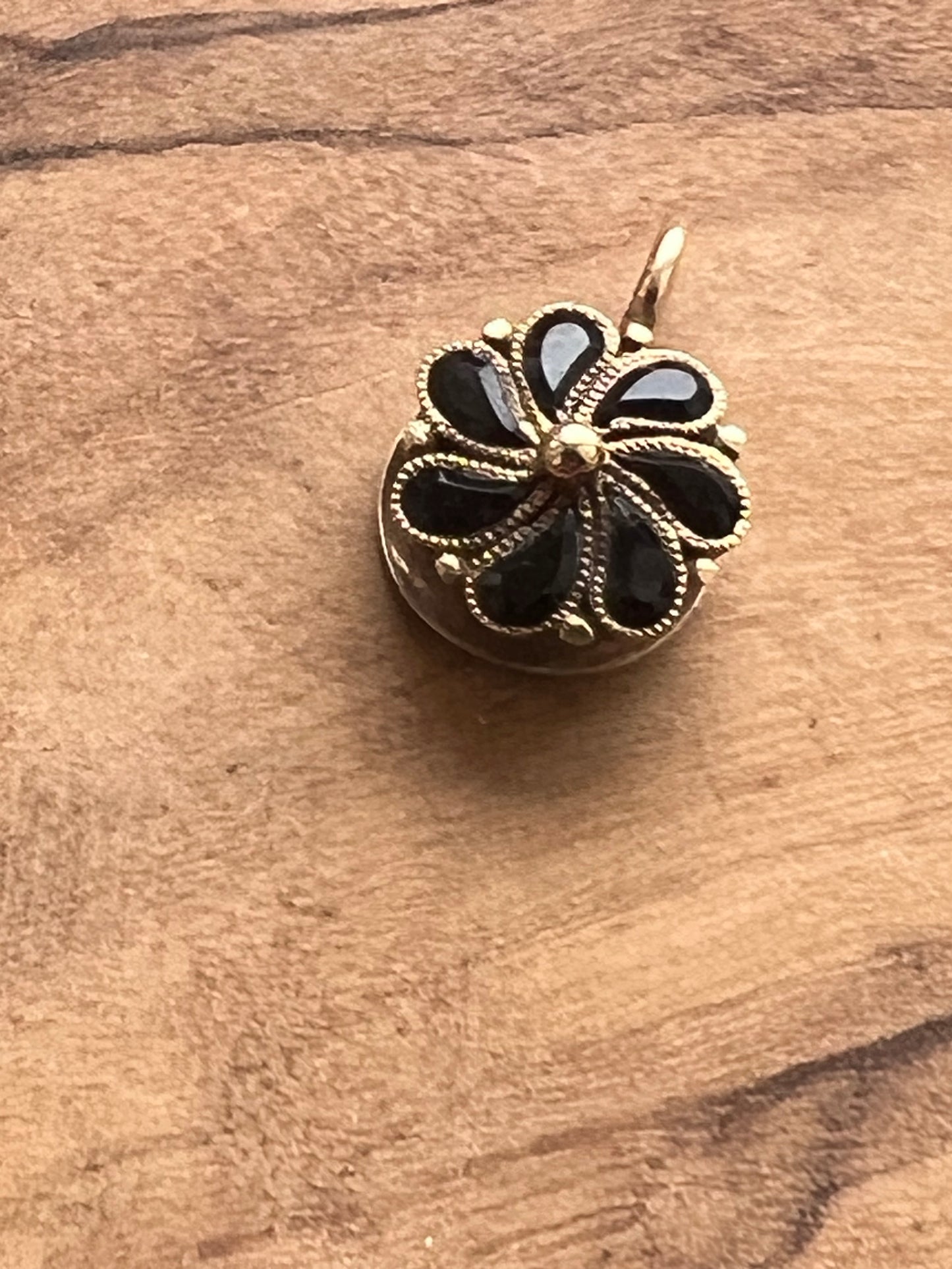 10KT Gold Onyx Floral Charm