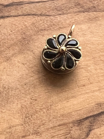 10KT Gold Onyx Floral Charm